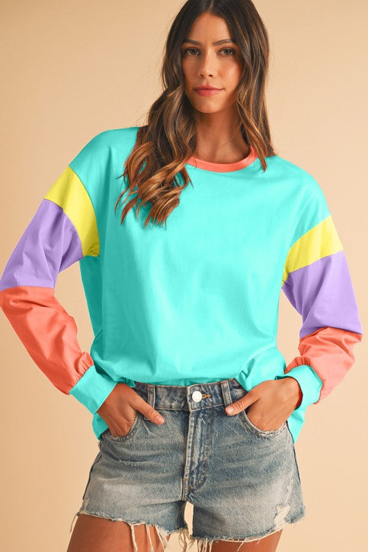 Adriana | Loose fit top with color block sleeves