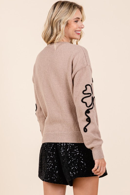 Cecilia | Plus knitted sweater with floral embroidery