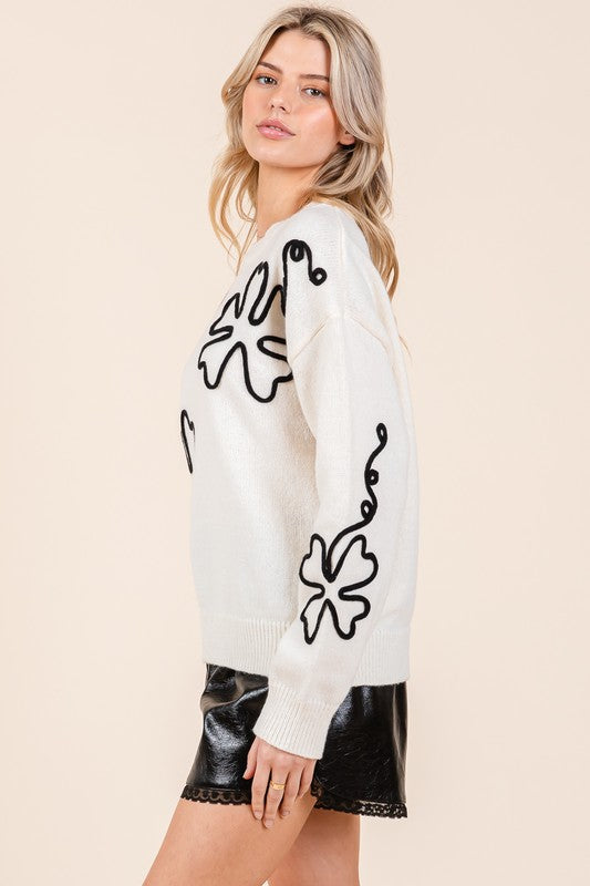 Cecilia | Plus knitted sweater with floral embroidery