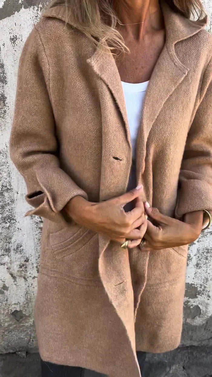 Ariadna® | Waterproof coat with lapel collar