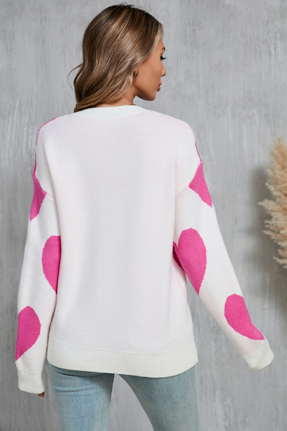 Margot | Contrast heart sweater with dropped shoulders and long sleeves