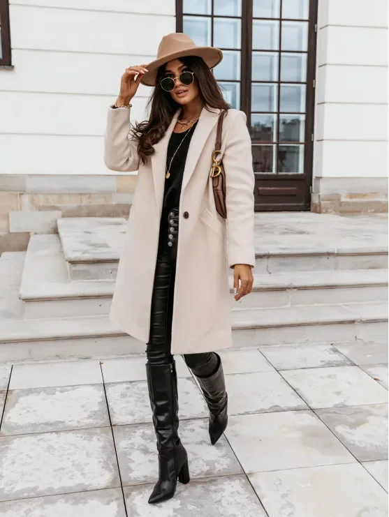 Adela | Relaxed and timeless winter garment