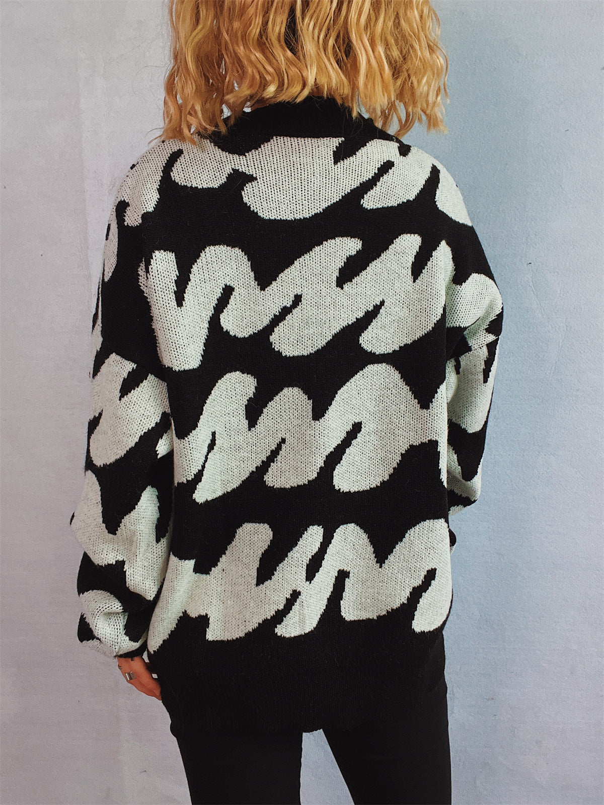 Anita | Contrasting long-sleeved sweater with a crew neck