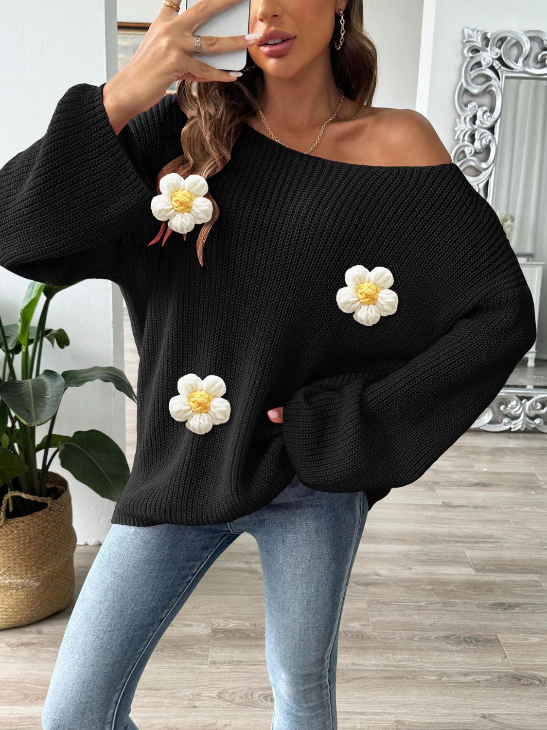 Mirjam | Long-sleeved sweater with a floral crew neck