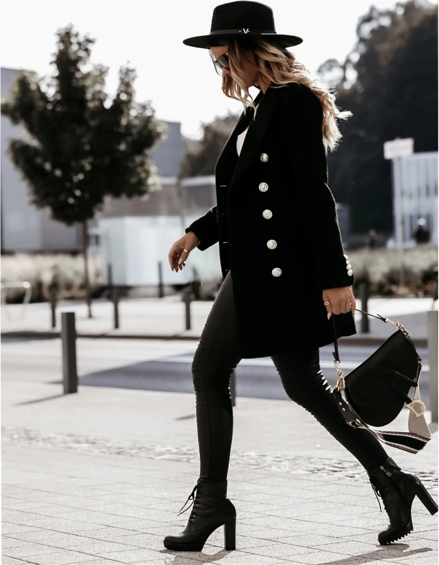 Hilda | Elegant and casual winter garment