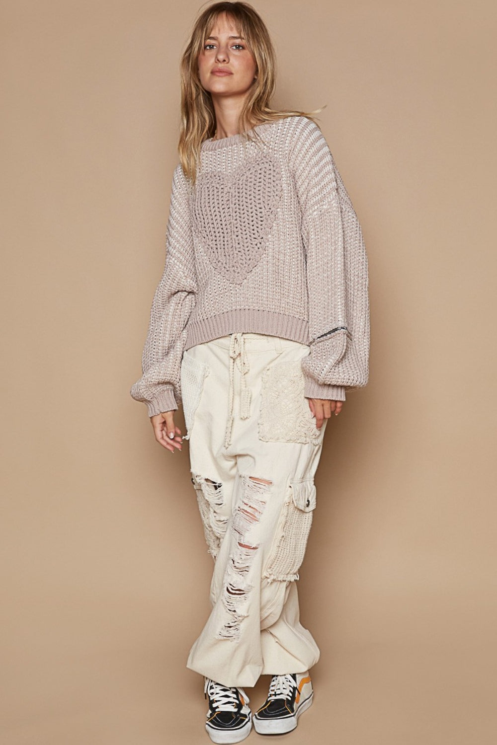 Camila | Round neck sweater with heart patch and zip and pointed sleeves