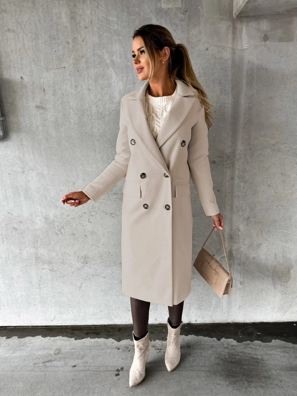 Renata | Casual and effortless winter garment