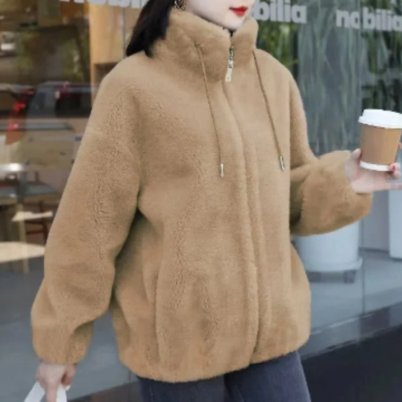 Sandra | Modern and versatile winter garment.
