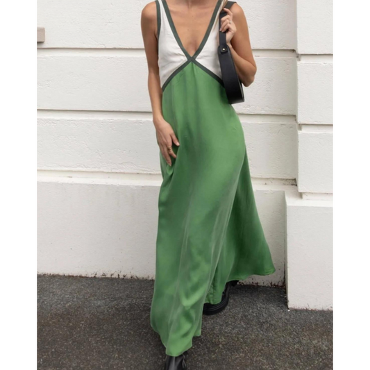Lucrezia® | Elegant Dress With V Fit