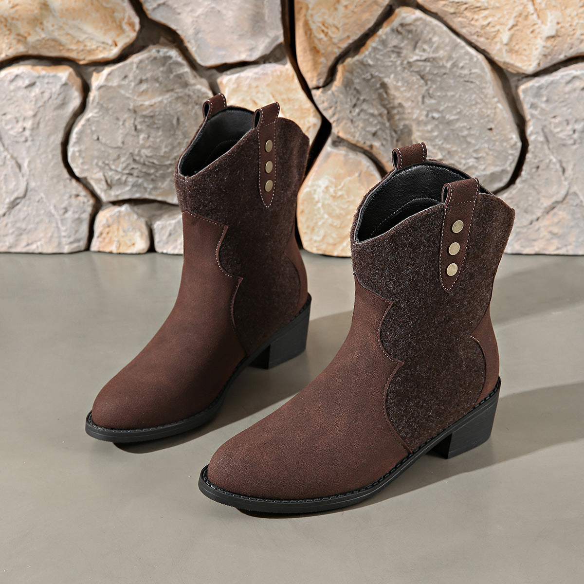 Alba | Suede boots with a pointed toe and block heel