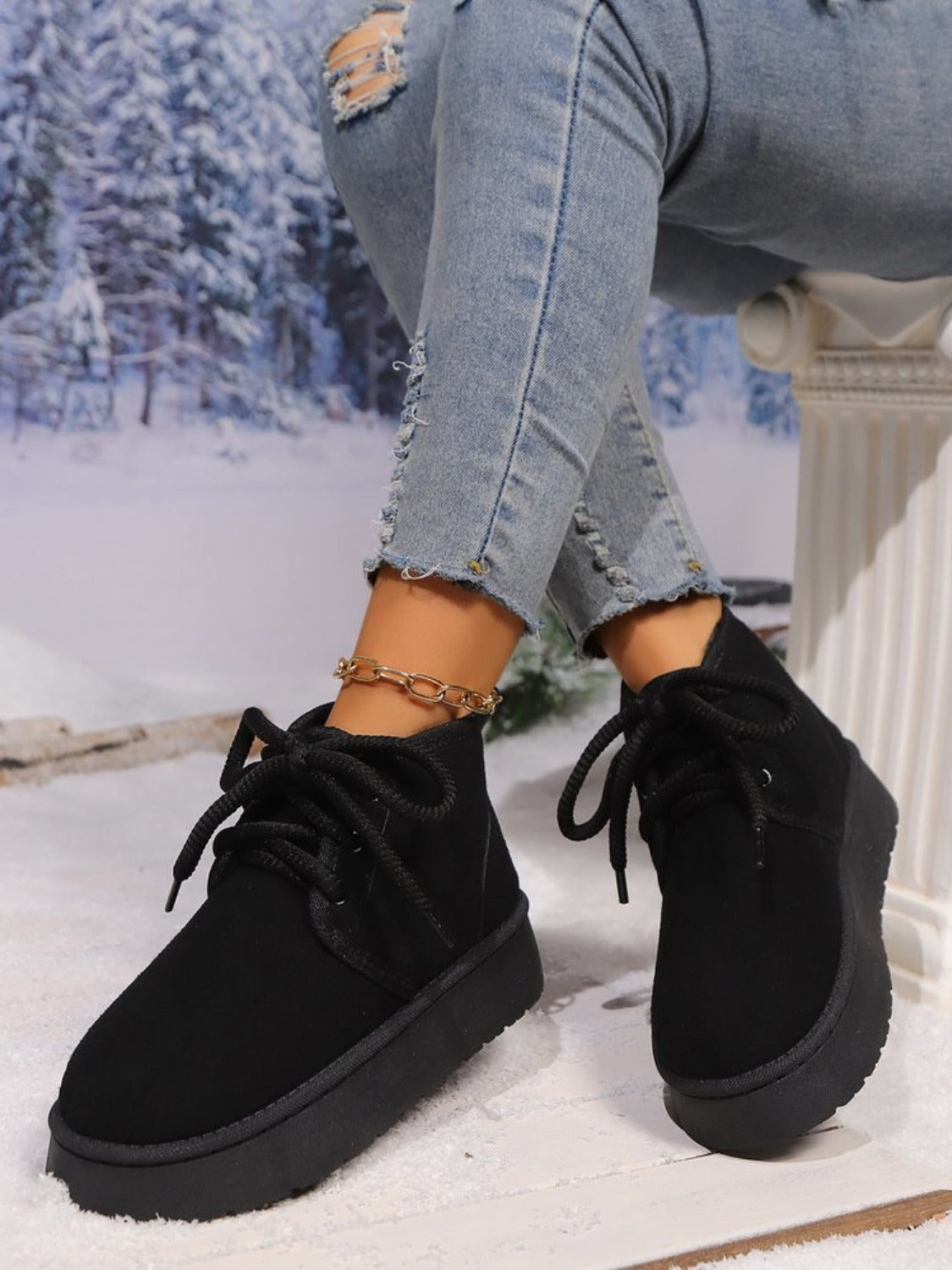 Abigail | Suede lace-up boots with a round neckline and platform sole