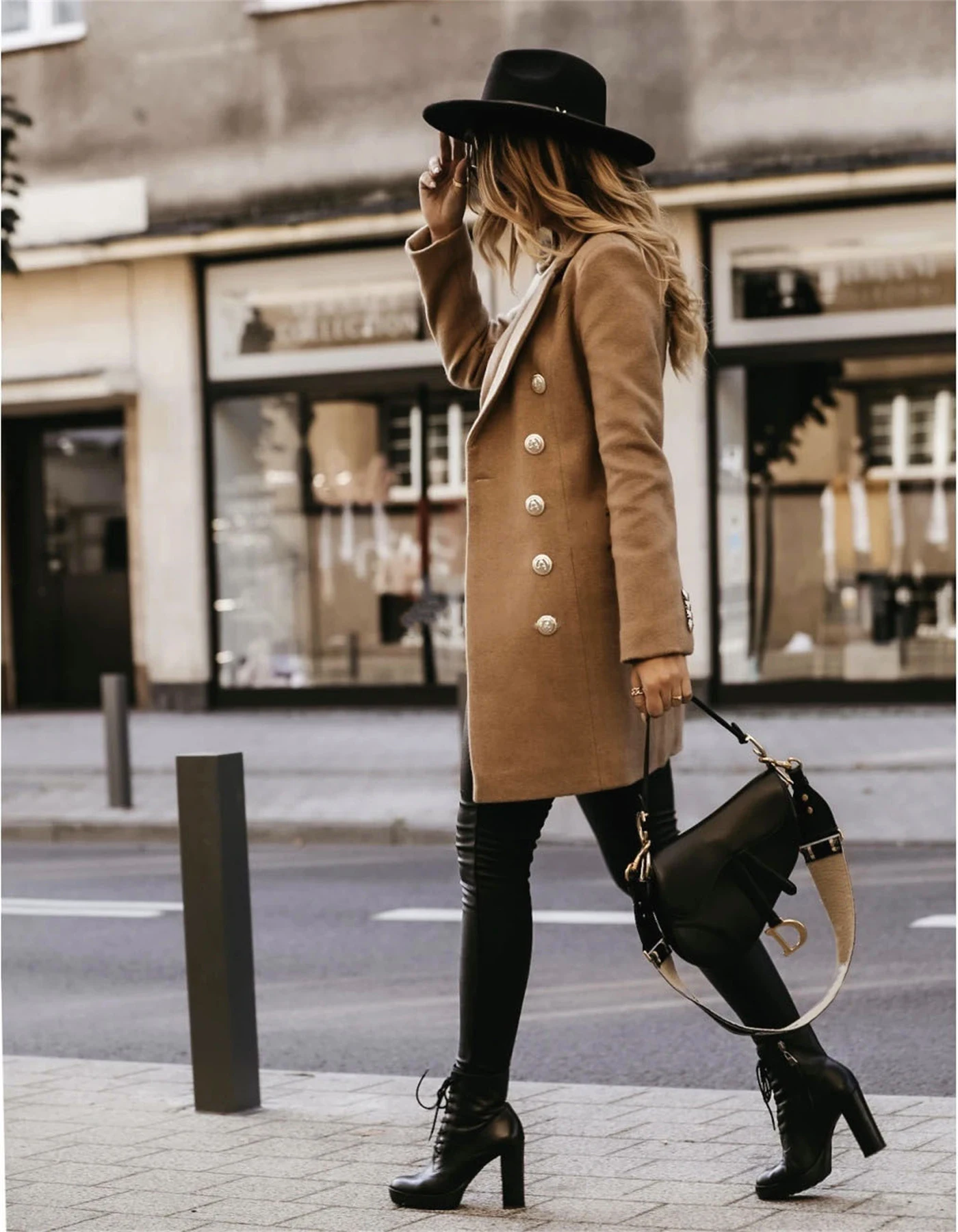 Hilda | Elegant and casual winter garment
