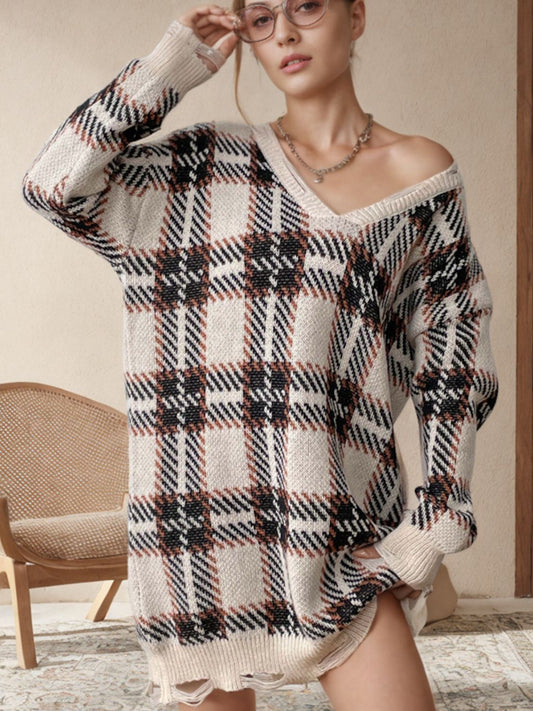 Annelie | Long sleeve sweater dress with a distressed checked V-neck