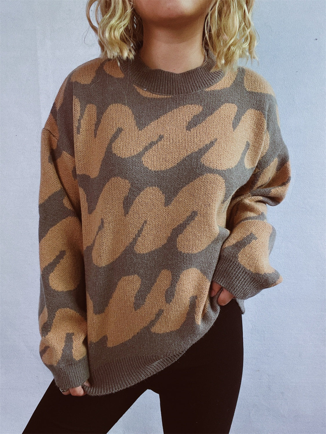 Anita | Contrasting long-sleeved sweater with a crew neck