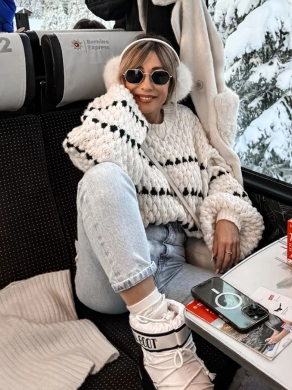 Clara | Contrasting long-sleeved sweater with a crew neck