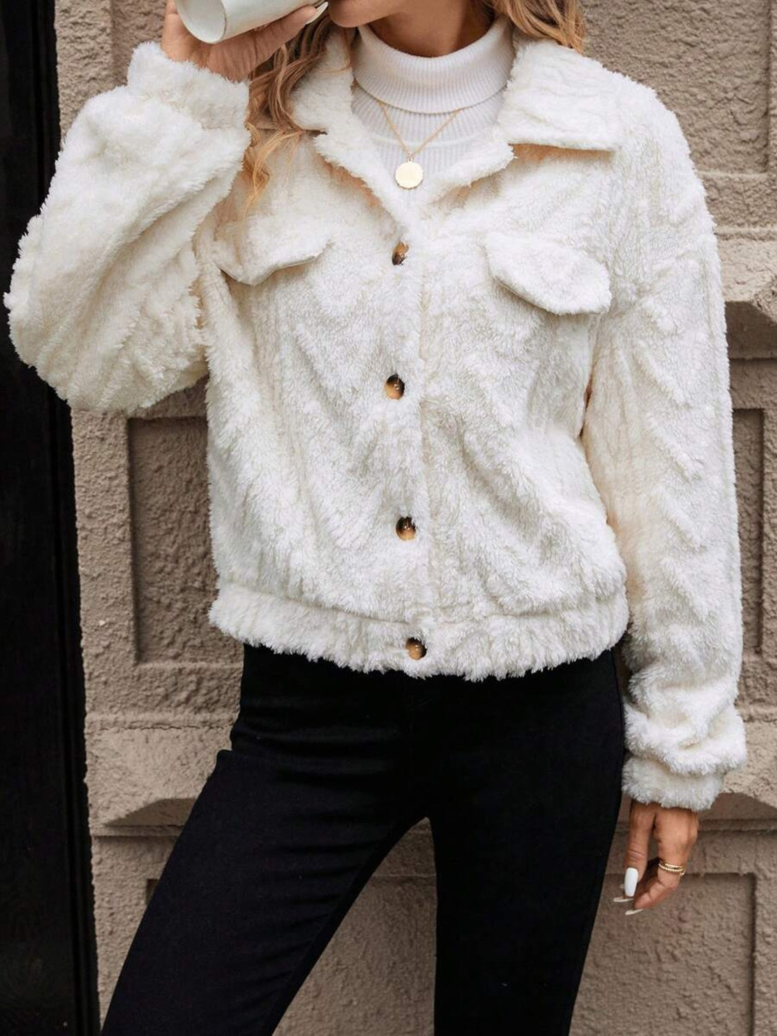Alba | Buttoned fluffy outerwear with long sleeves