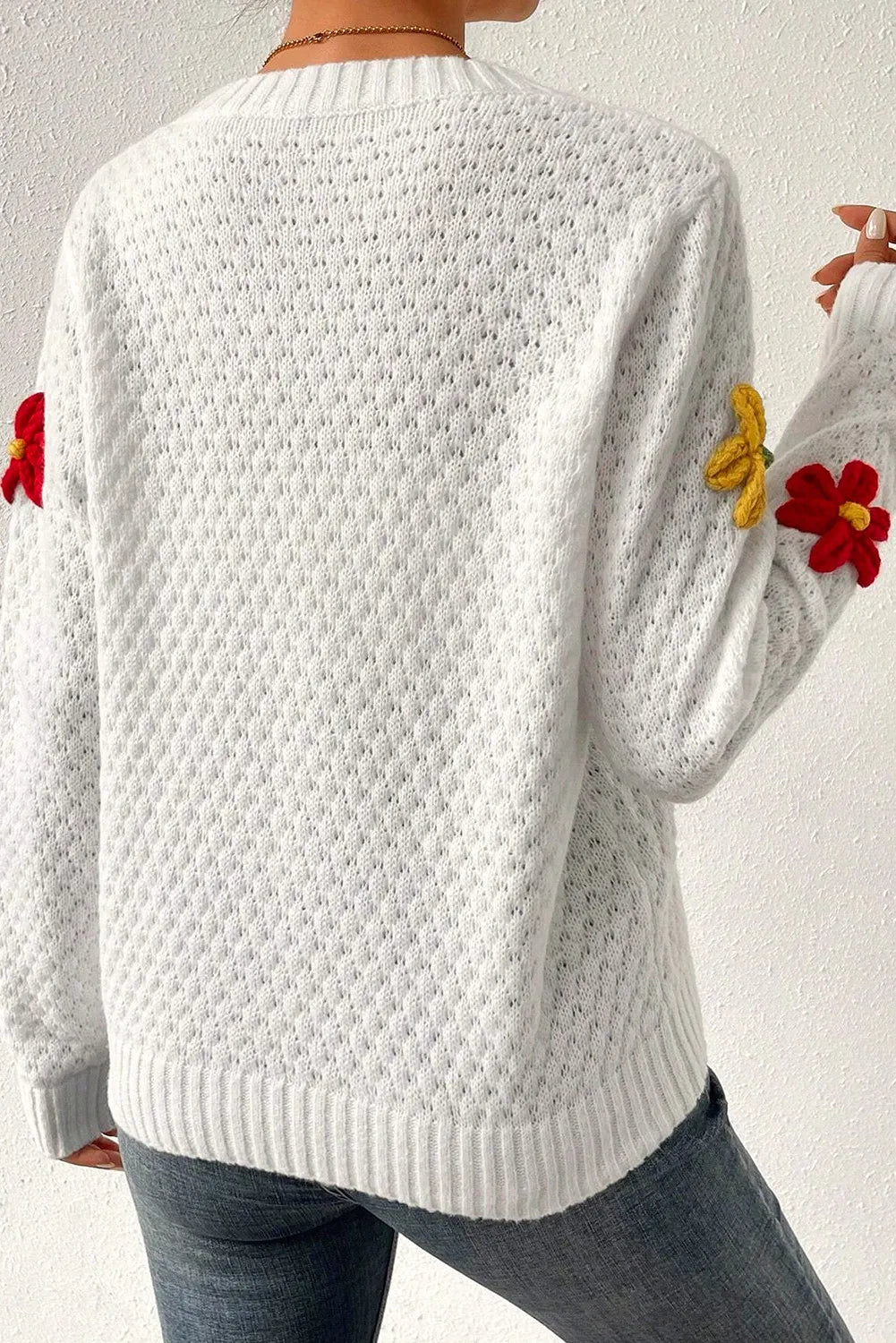 Mia | Sweater with crocheted floral crew neck