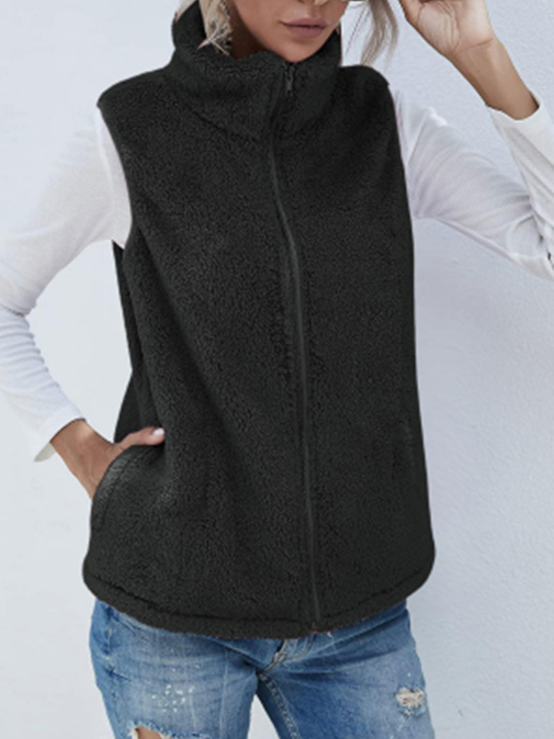 Leonor | Fluffy vest coat with zip closure and full size pockets