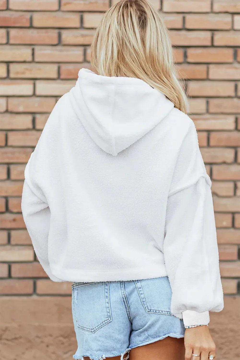 Lucía | Hoodie with exposed seam and long sleeves