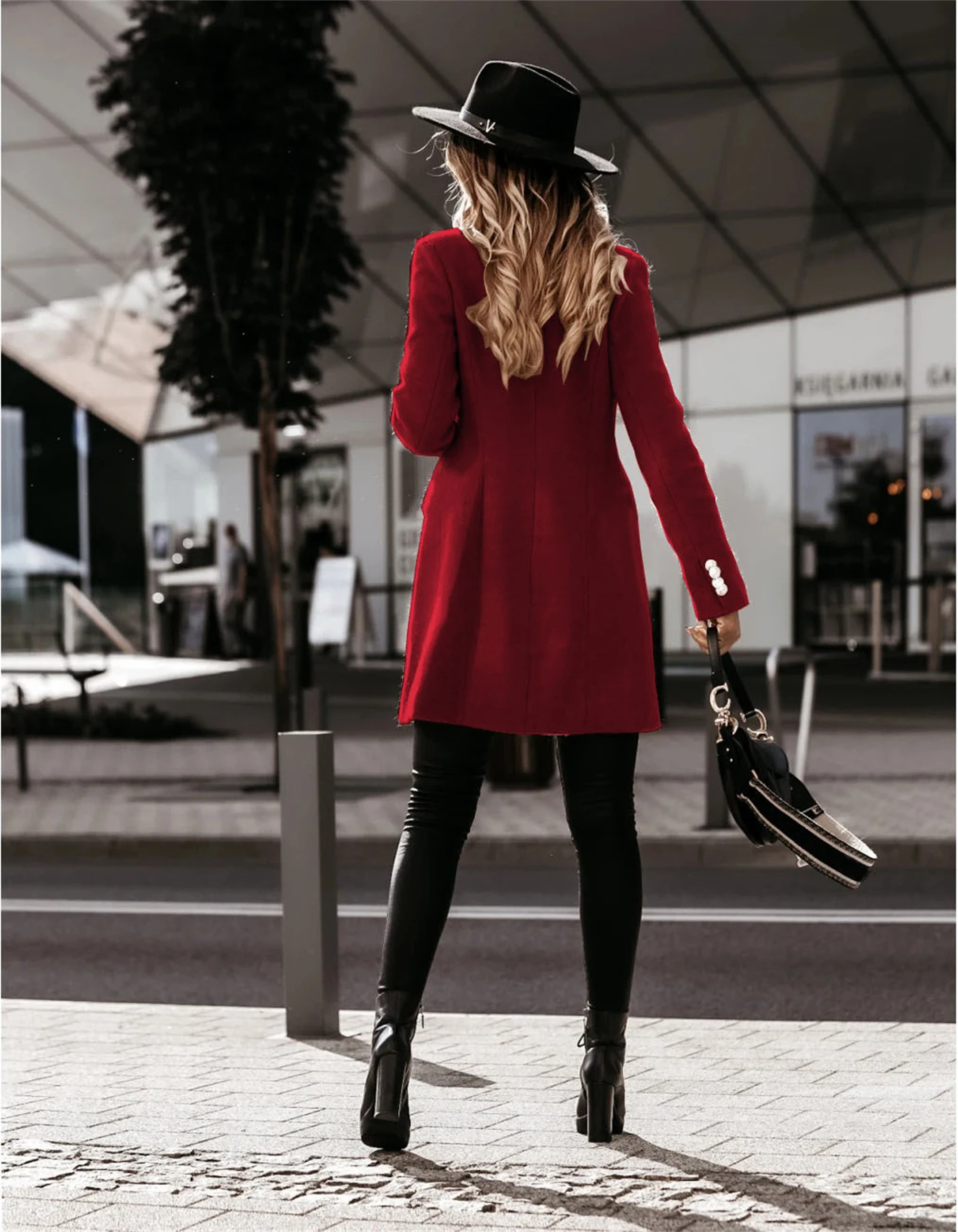 Hilda | Elegant and casual winter garment
