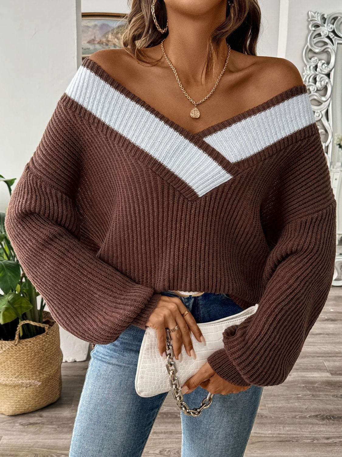 Alma | Jumper with contrasting colors and relaxed shoulders