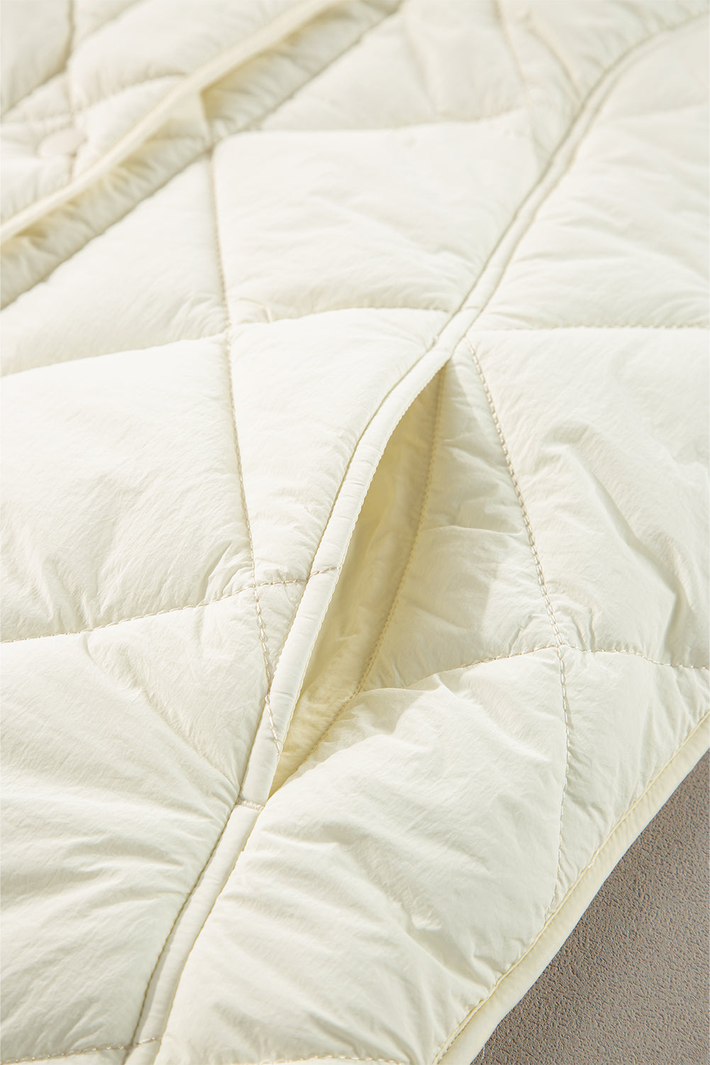 Maite | Vest with snap-down structure and pockets