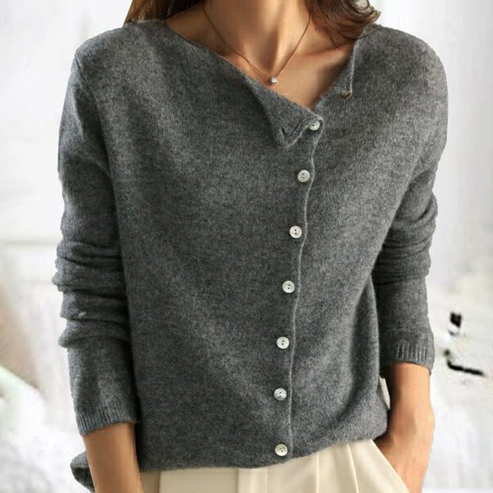 Pilar | Elegant sweater with a modern button closure