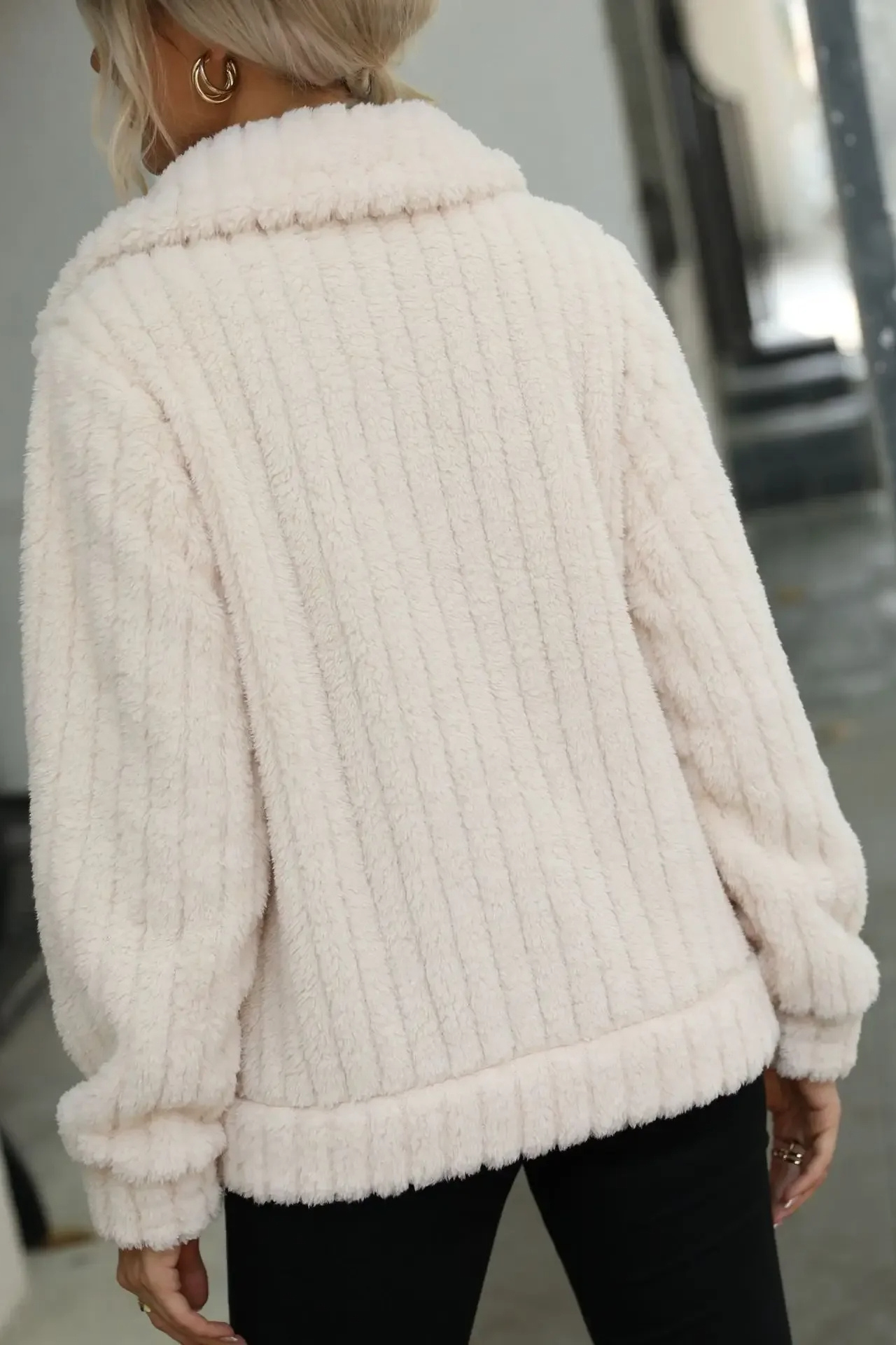 Angela | Chic and relaxed winter garment