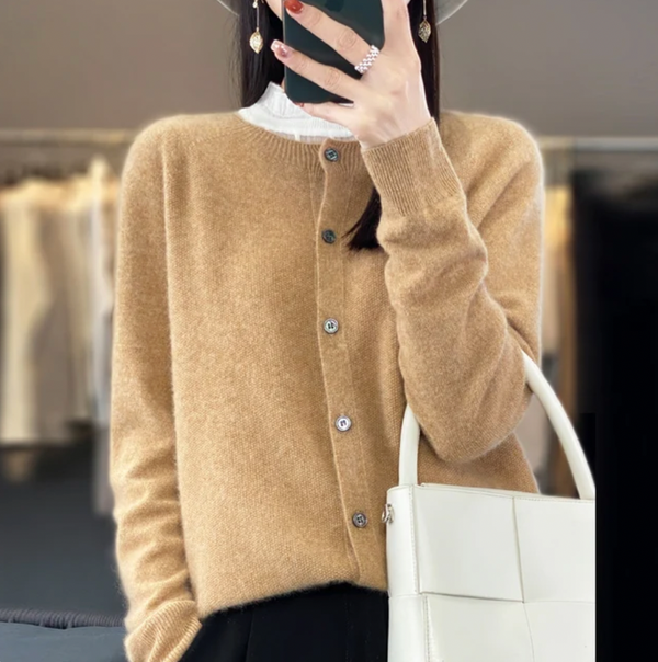 Angelica – Soft cardigan with buttons