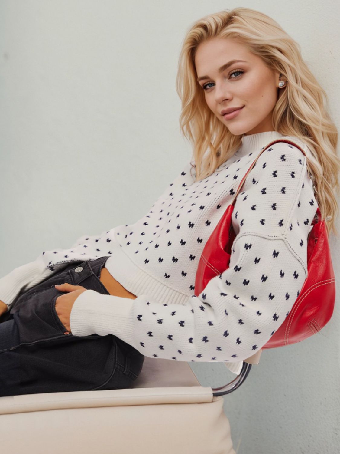 Liselotte | Long-sleeved sweater with a slit and a crew neck