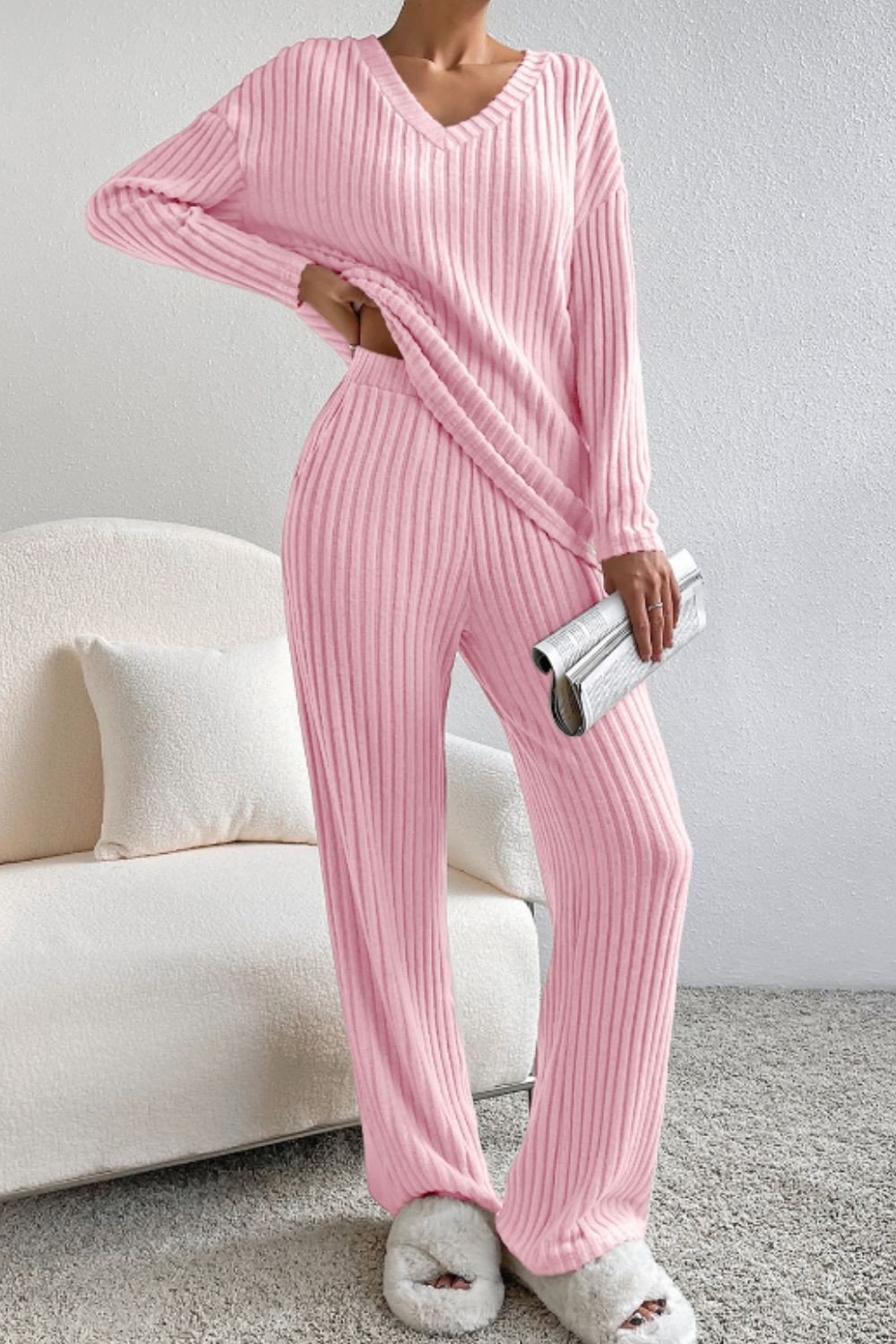 Xochitl | Lounge set consisting of a ribbed V-neck top and trousers