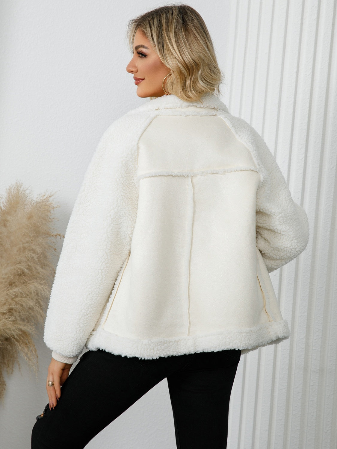 Margrit | Sherpa long sleeve jacket with pockets and zip fastening