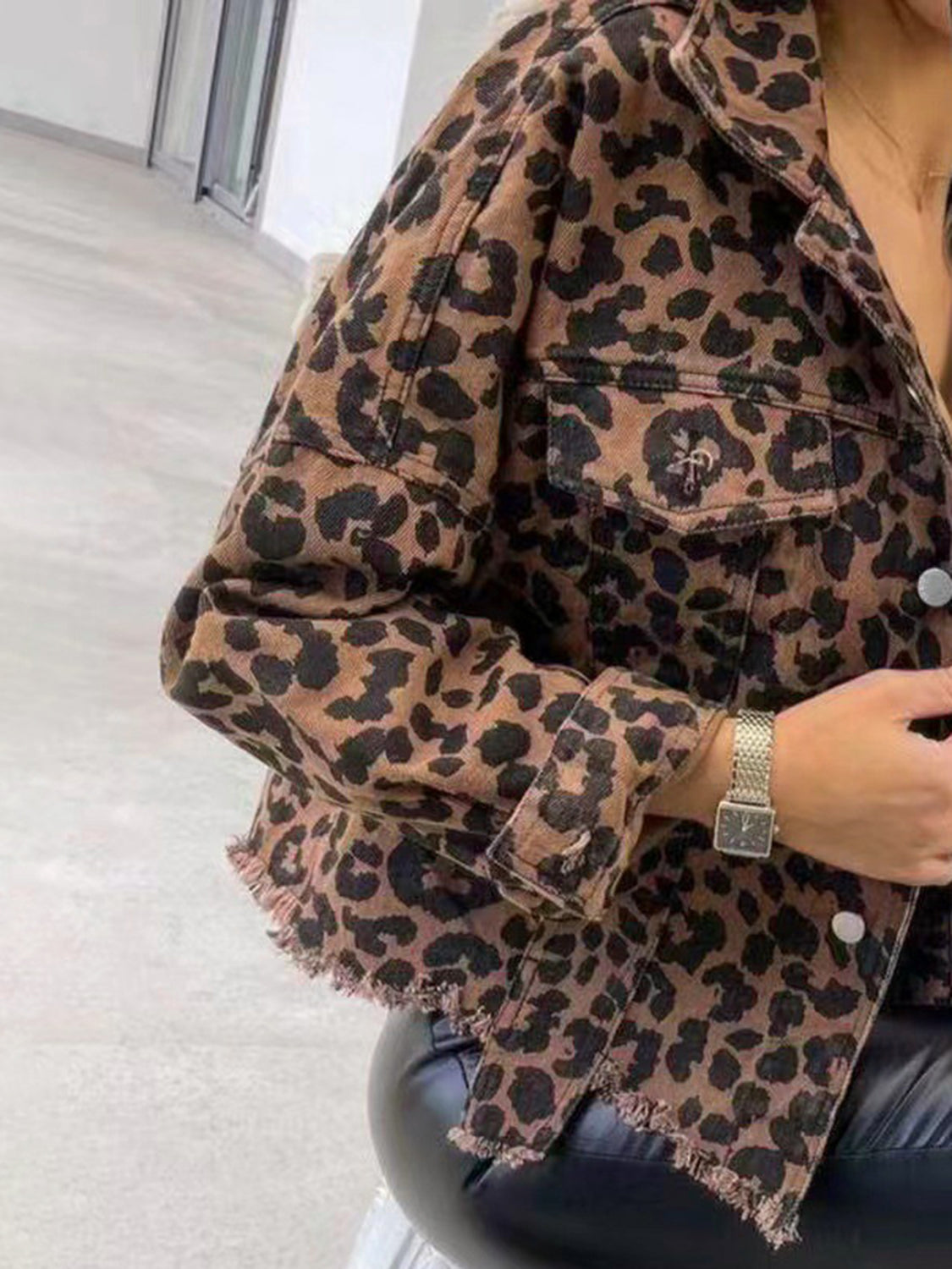 Miriam | Denim jacket with raw hem and leopard collar