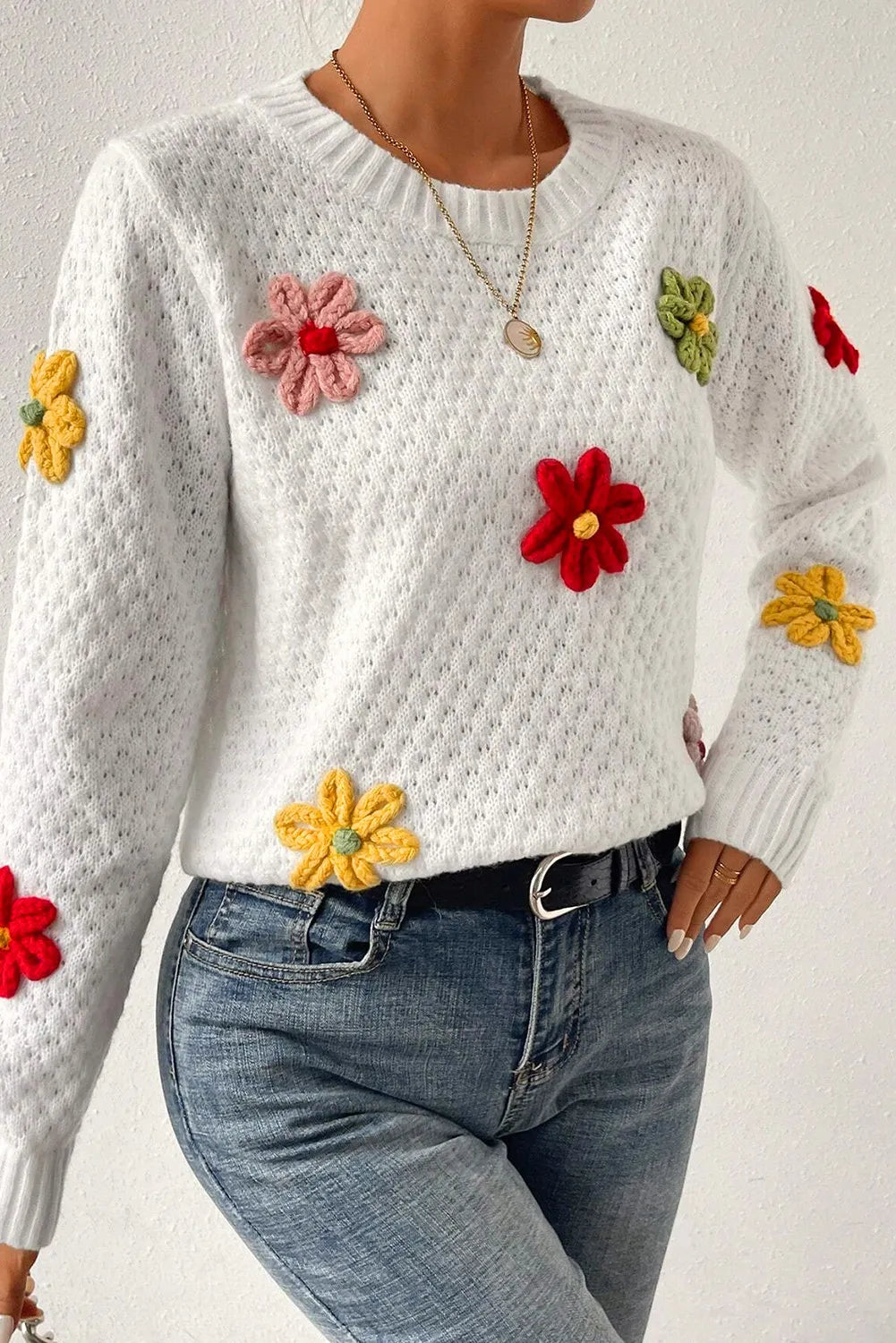 Mia | Sweater with crocheted floral crew neck