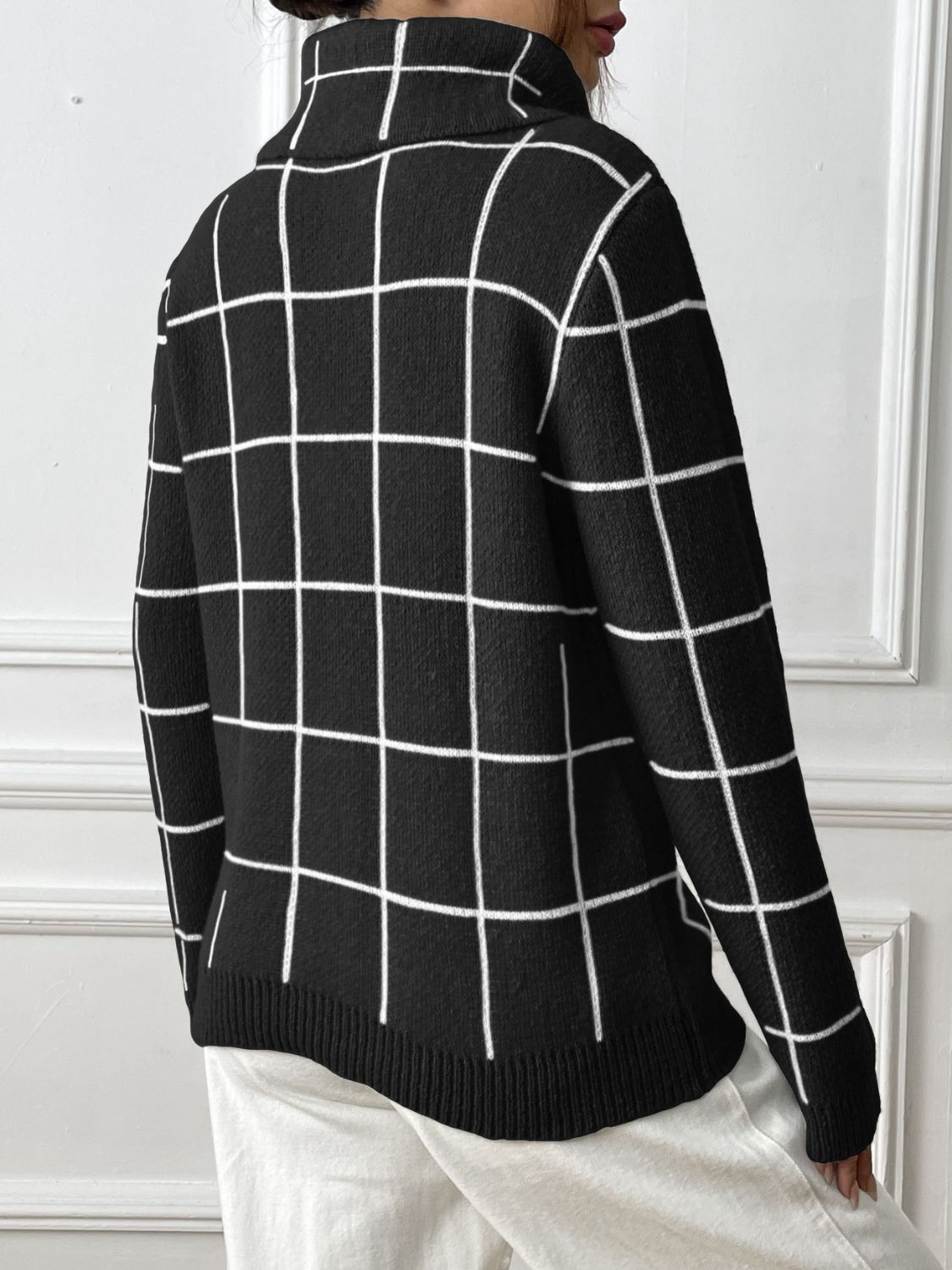 Marianna | Long-sleeved turtleneck sweater with a heart-shaped check pattern