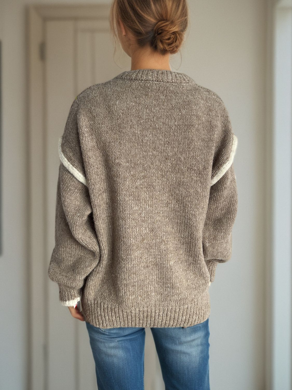 Luz | Round neck sweater with sloping shoulders and contrasting trim