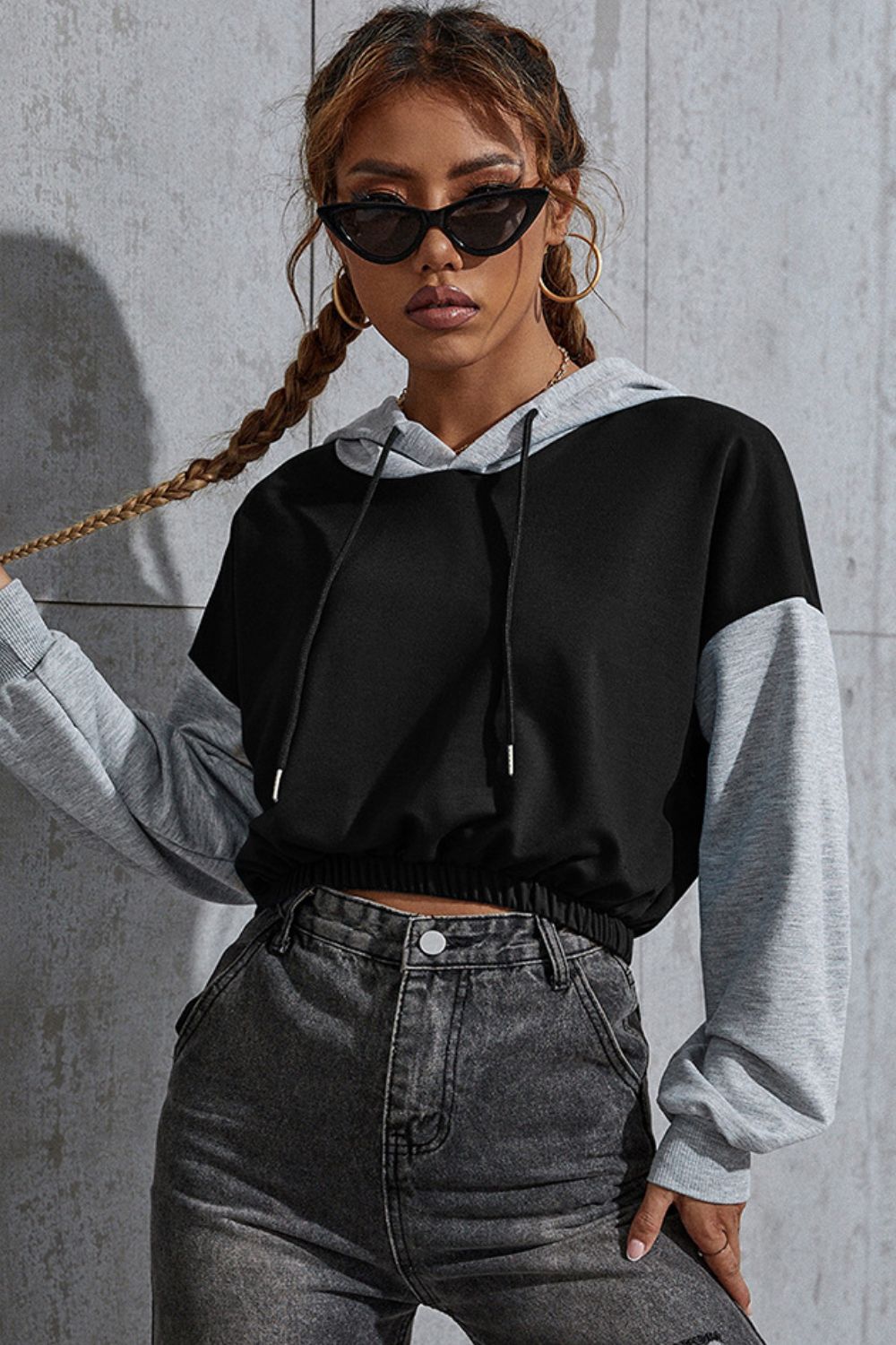 Alicia | Perfee contrast hoodie with long sleeves and a short cut
