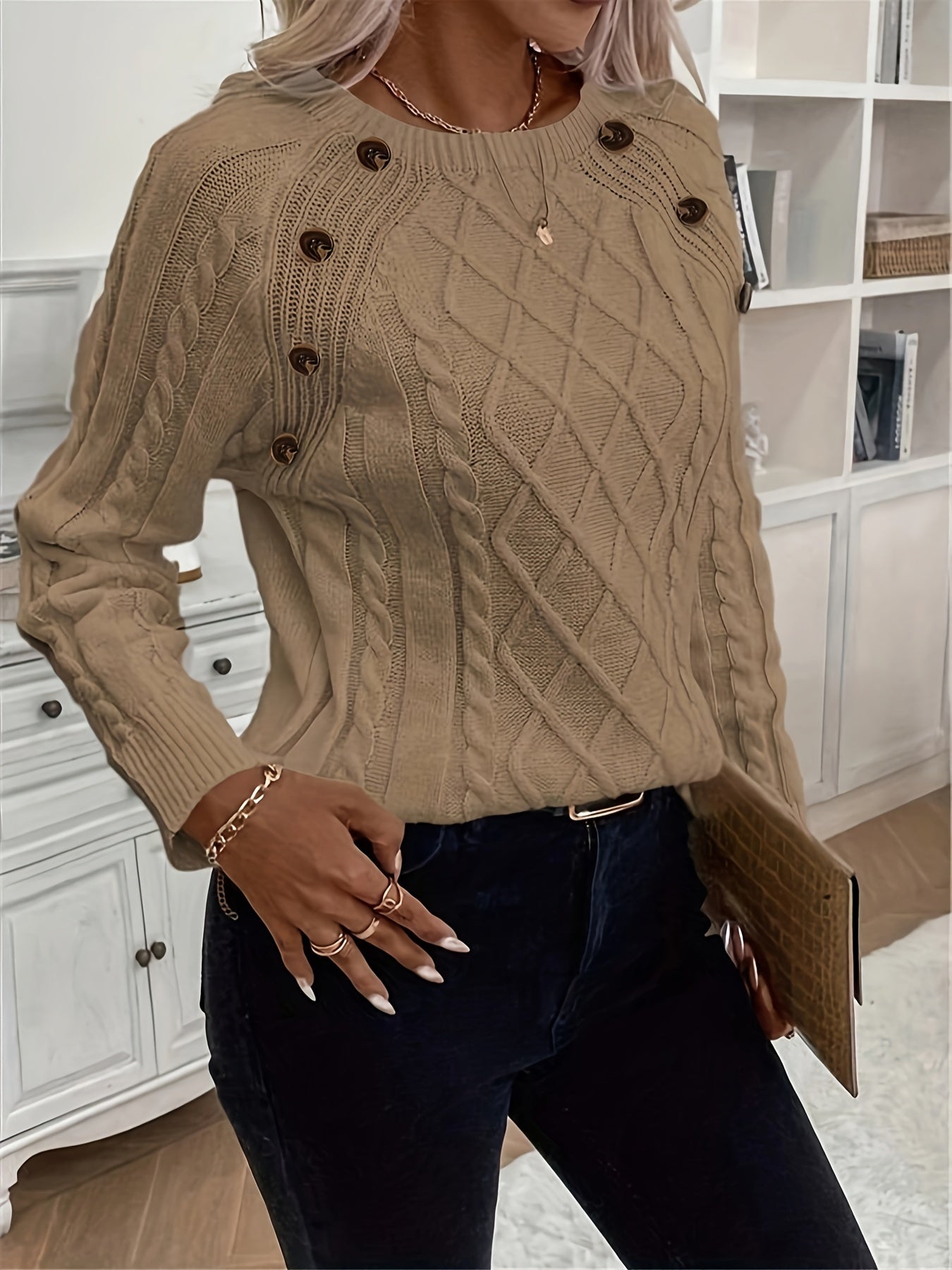 Annelie | Single-breasted cable-knit sweater with a crew neck