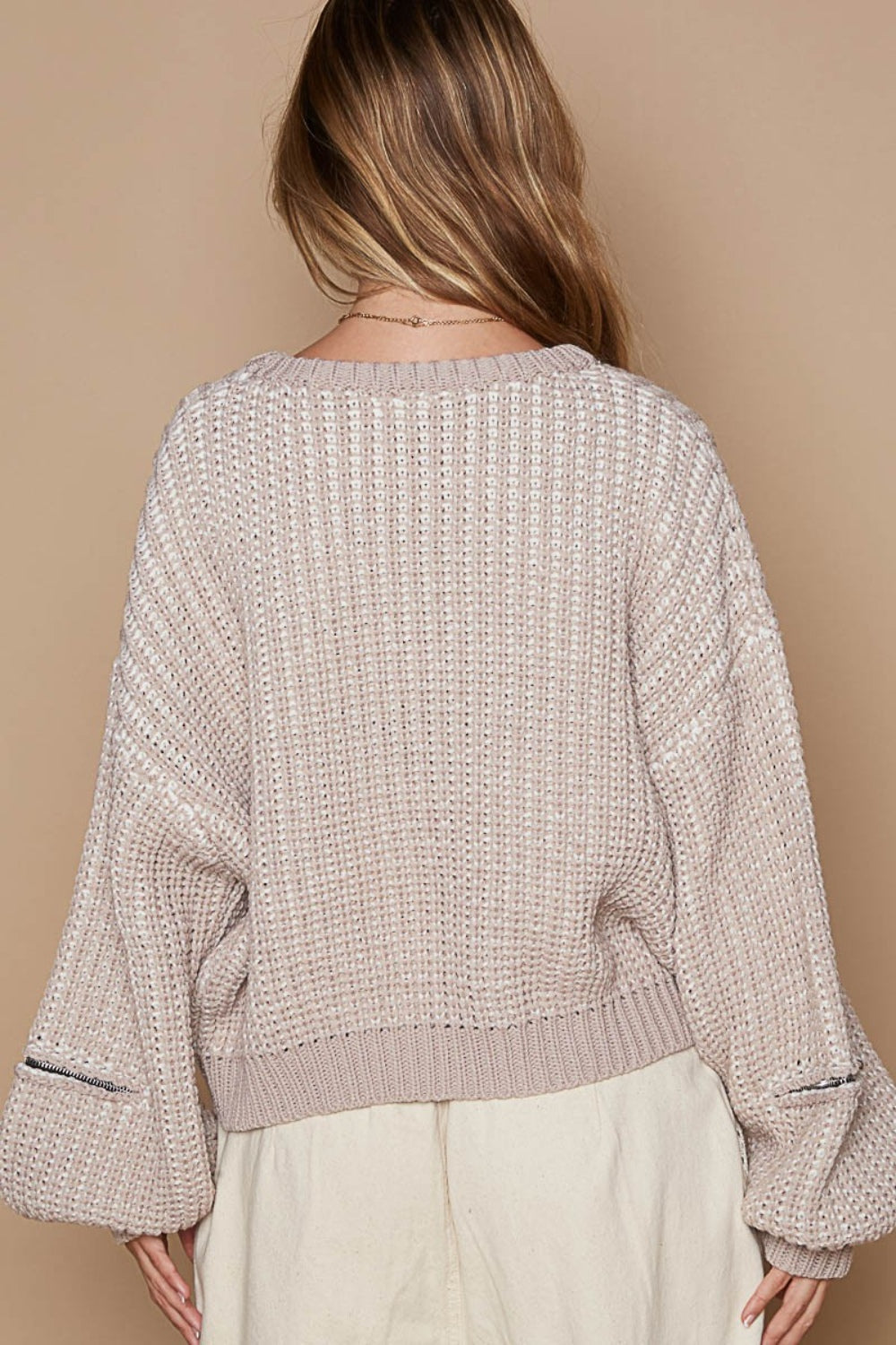 Camila | Round neck sweater with heart patch and zip and pointed sleeves