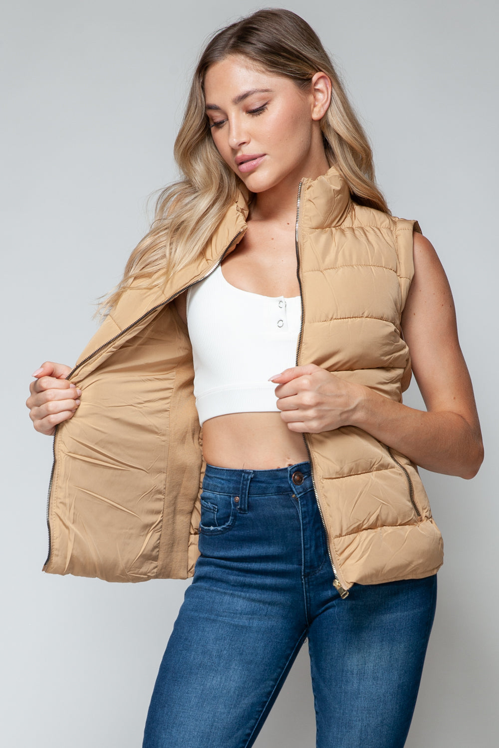Alma | Snobbish turtleneck vest with zip and pockets