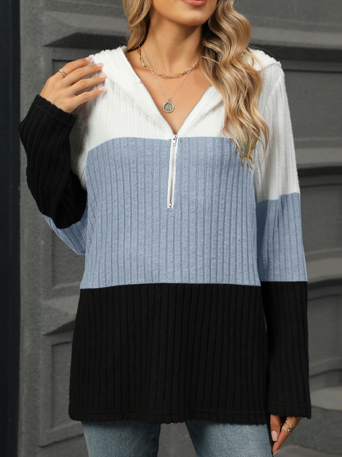 Amalia | Long sleeve t-shirt with a color block hood