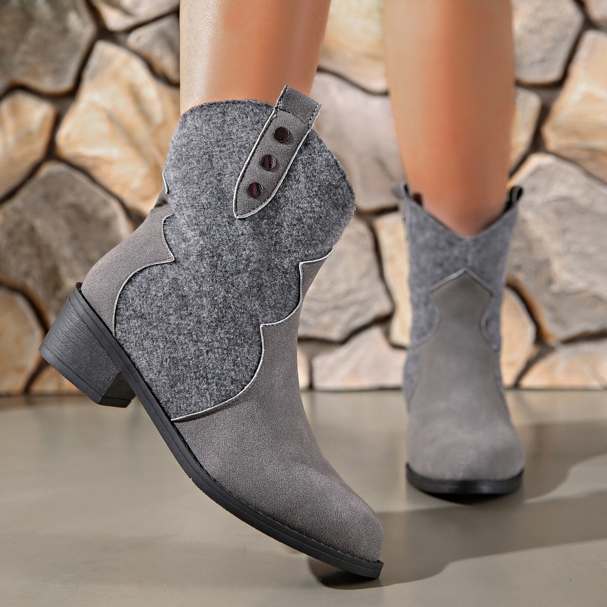 Alba | Suede boots with a pointed toe and block heel