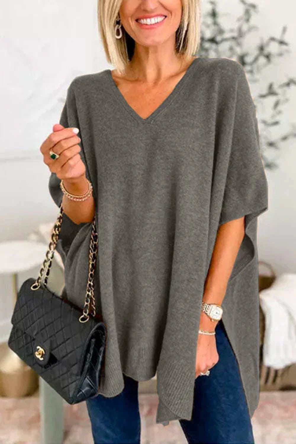 Erika | Slit knit top with V-neck and half sleeves