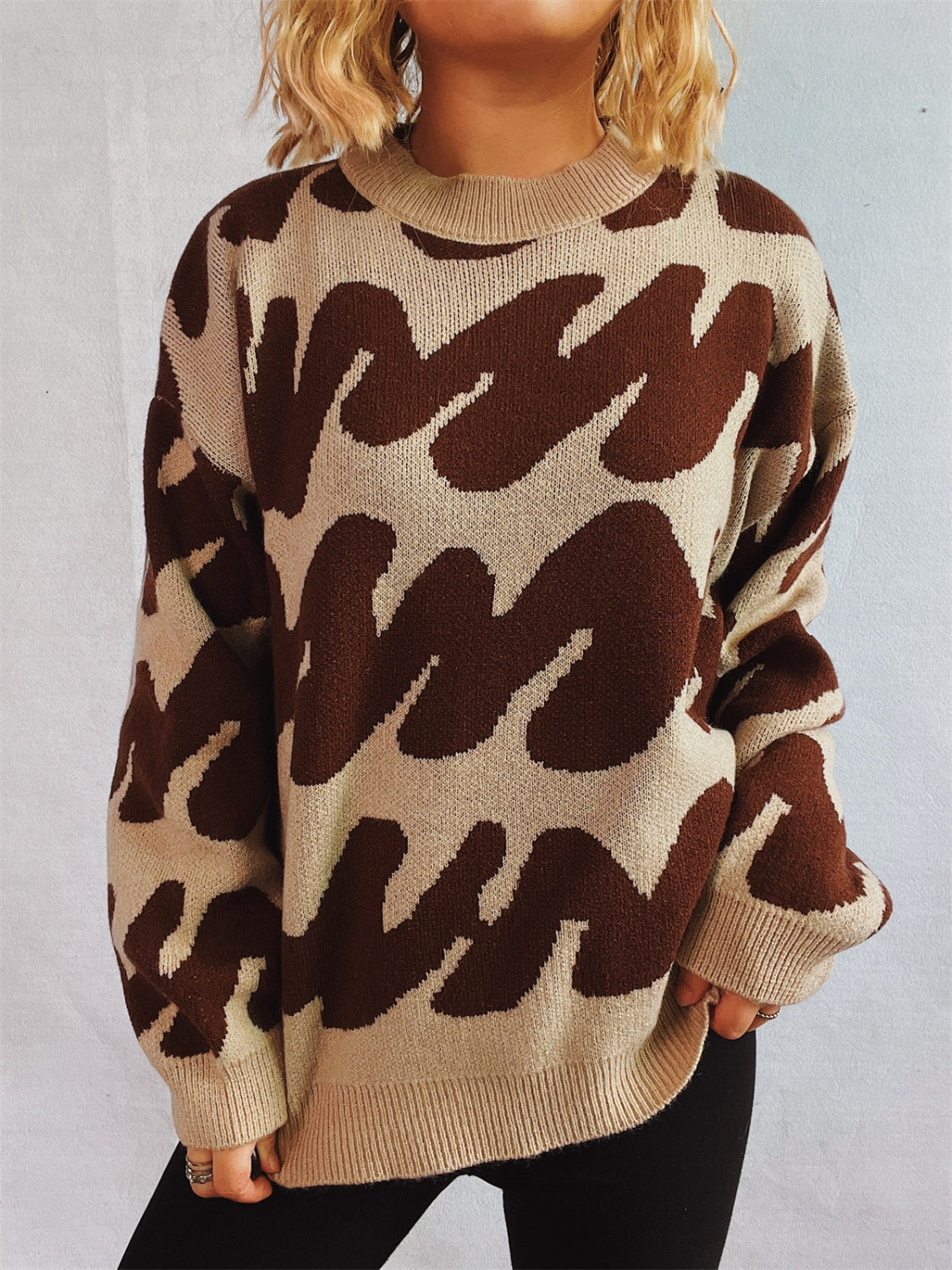Anita | Contrasting long-sleeved sweater with a crew neck