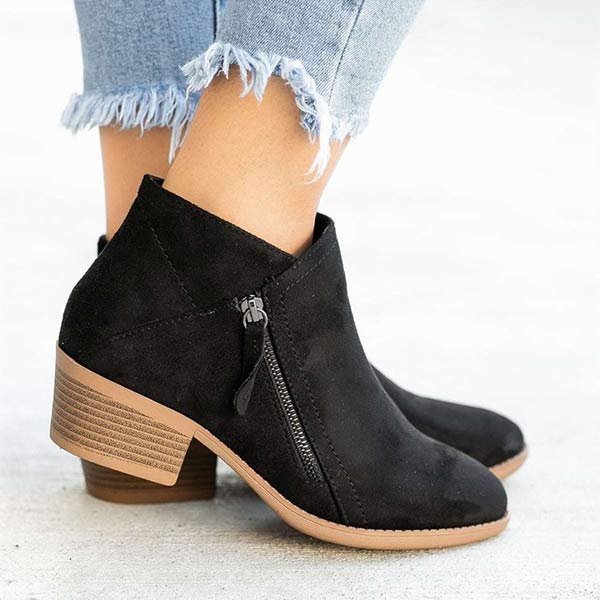 Romina | Fashionable suede boots for autumn.