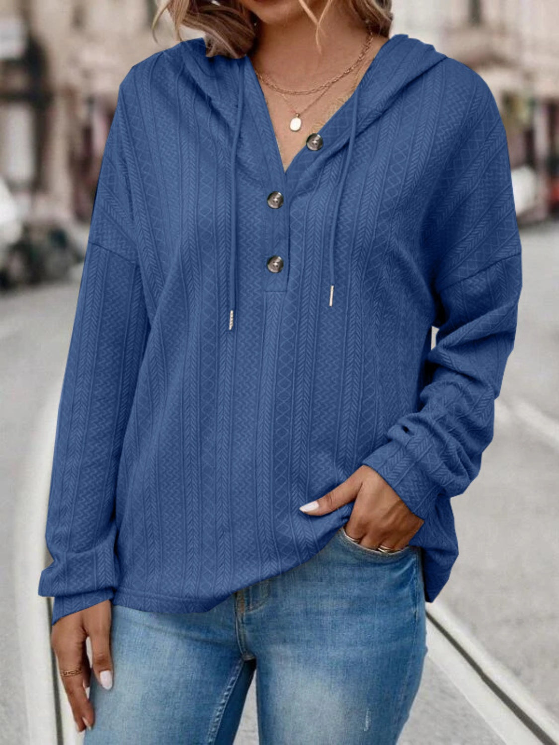 Carolina | Long sleeve hoodie with drawstring and dropped shoulders