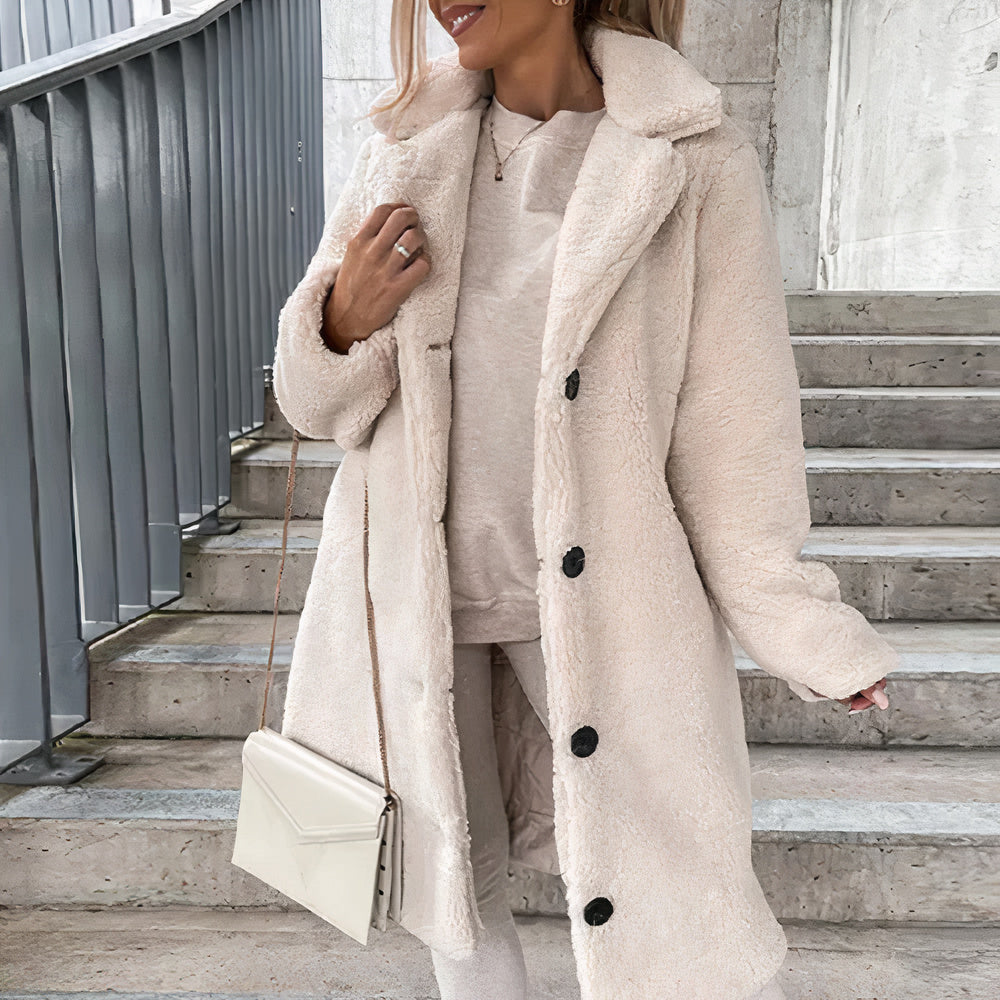 Cornelia | Soft and warm