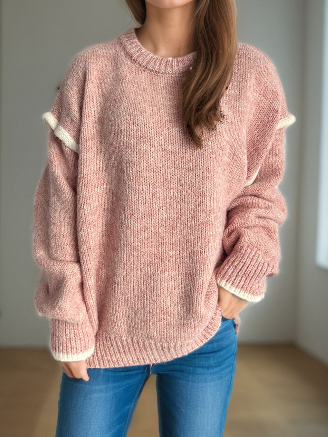 Luz | Round neck sweater with sloping shoulders and contrasting trim