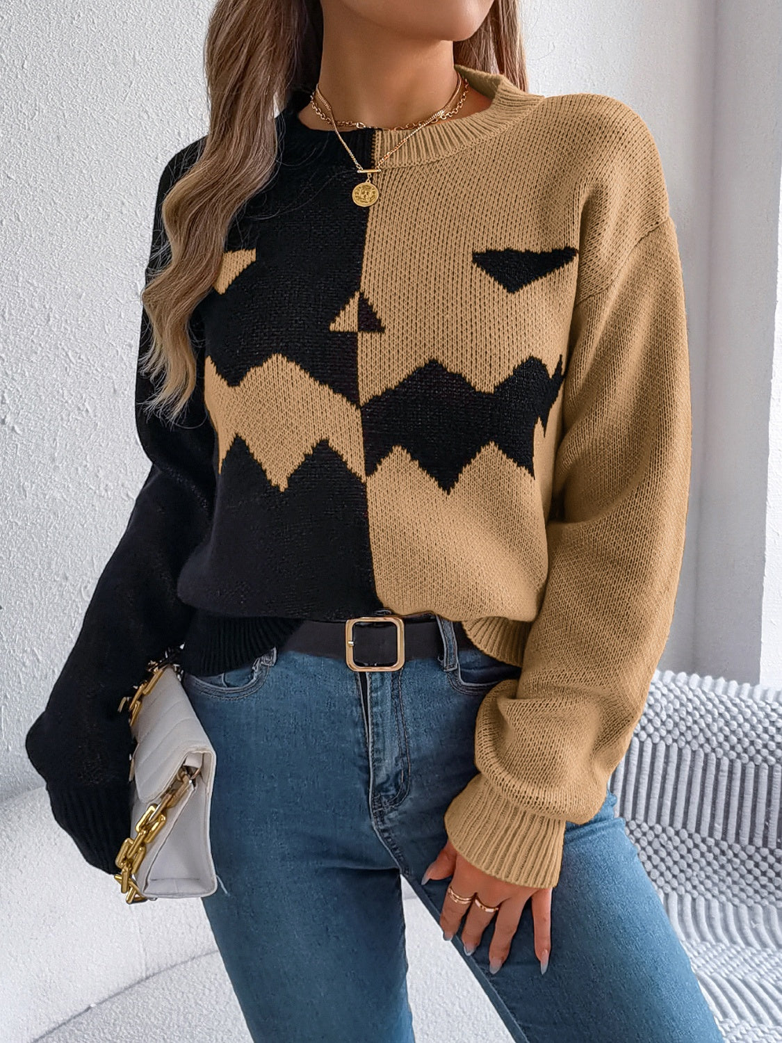 Ana | Contrasting long-sleeved sweater with a crew neck