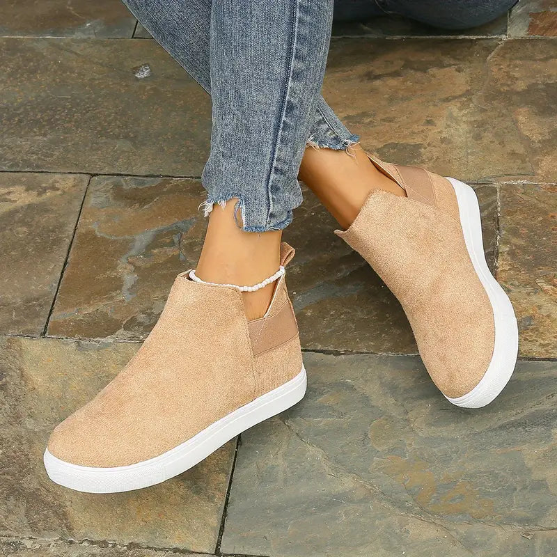 Vania | Relaxed and supportive orthopedic boots.